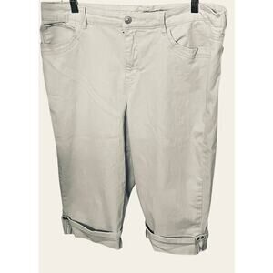 GLORIA VANDERBILT KHAKI SLIMMING CAPRIS, WOMENS, 16, BEIGE KHAKI, CUFFS W/DECOR